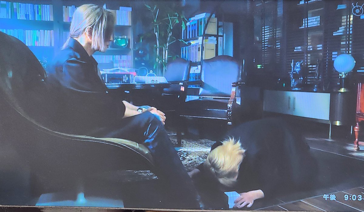 nknk11's tweet photo. GACKTの前で一番土下座の似合う男、鬼龍院翔 https://t.co/S9XRTHfLTh
