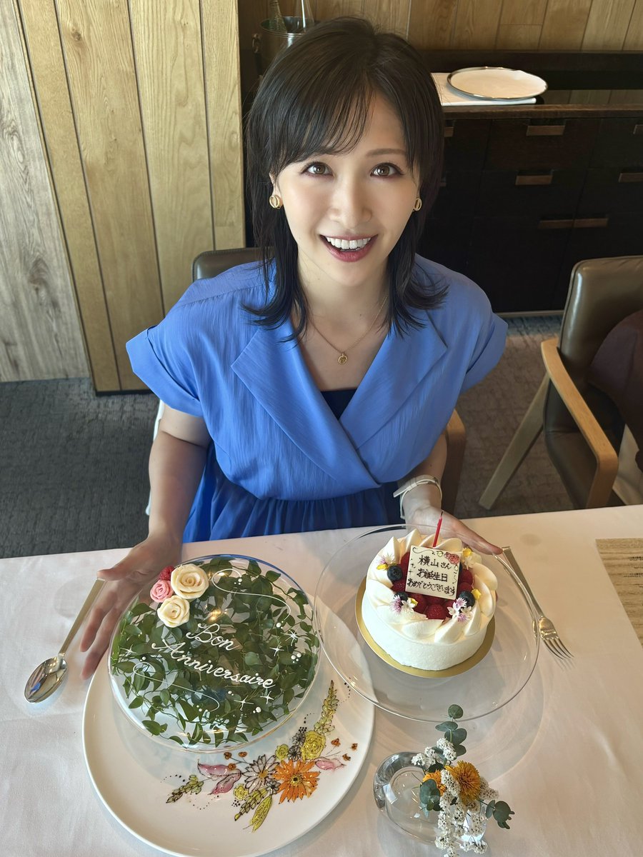 rurika_y's tweet photo. お祝いのメッセージ、プレゼントなどありがとうございます🎂✨

大なり小なり、誰にでも辛いこと
苦しいこともあると思いますが

この35年、笑って楽しく過ごすことができたのは

周りの方々、そして応援してくださっている���様のおかげだと
改めて感謝の気持ちでいっぱいです💐 https://t.co/Bs7ZGlB4q9