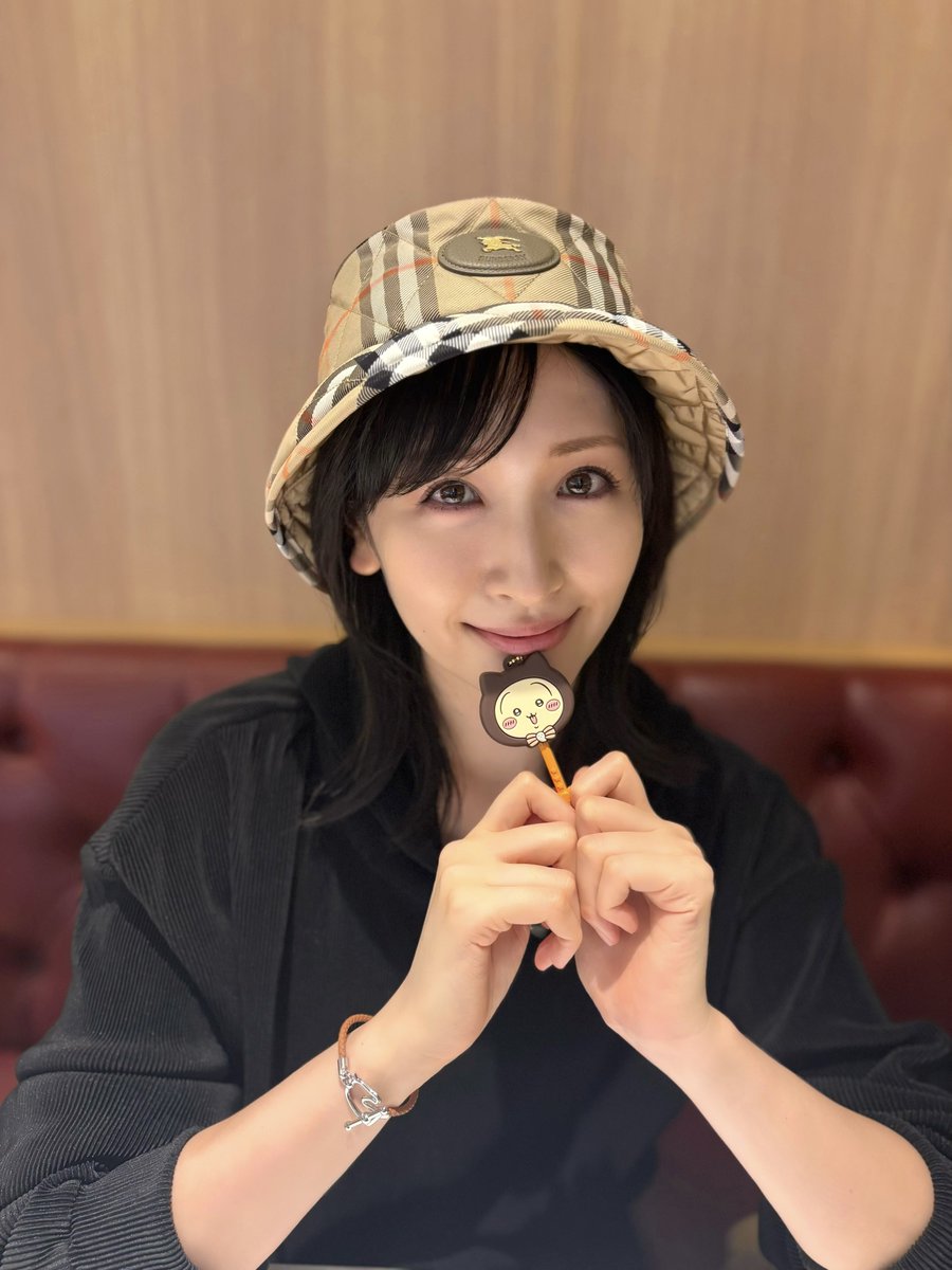 rurika_y's tweet photo. お祝いのメッセージ、プレゼントなどありがとうございます🎂✨

大なり小なり、誰にでも辛いこと
苦しいこともあると思いますが

この35年、笑って楽しく過ごすことができたのは

周りの方々、そして応援してくださっている���様のおかげだと
改めて感謝の気持ちでいっぱいです💐 https://t.co/Bs7ZGlB4q9