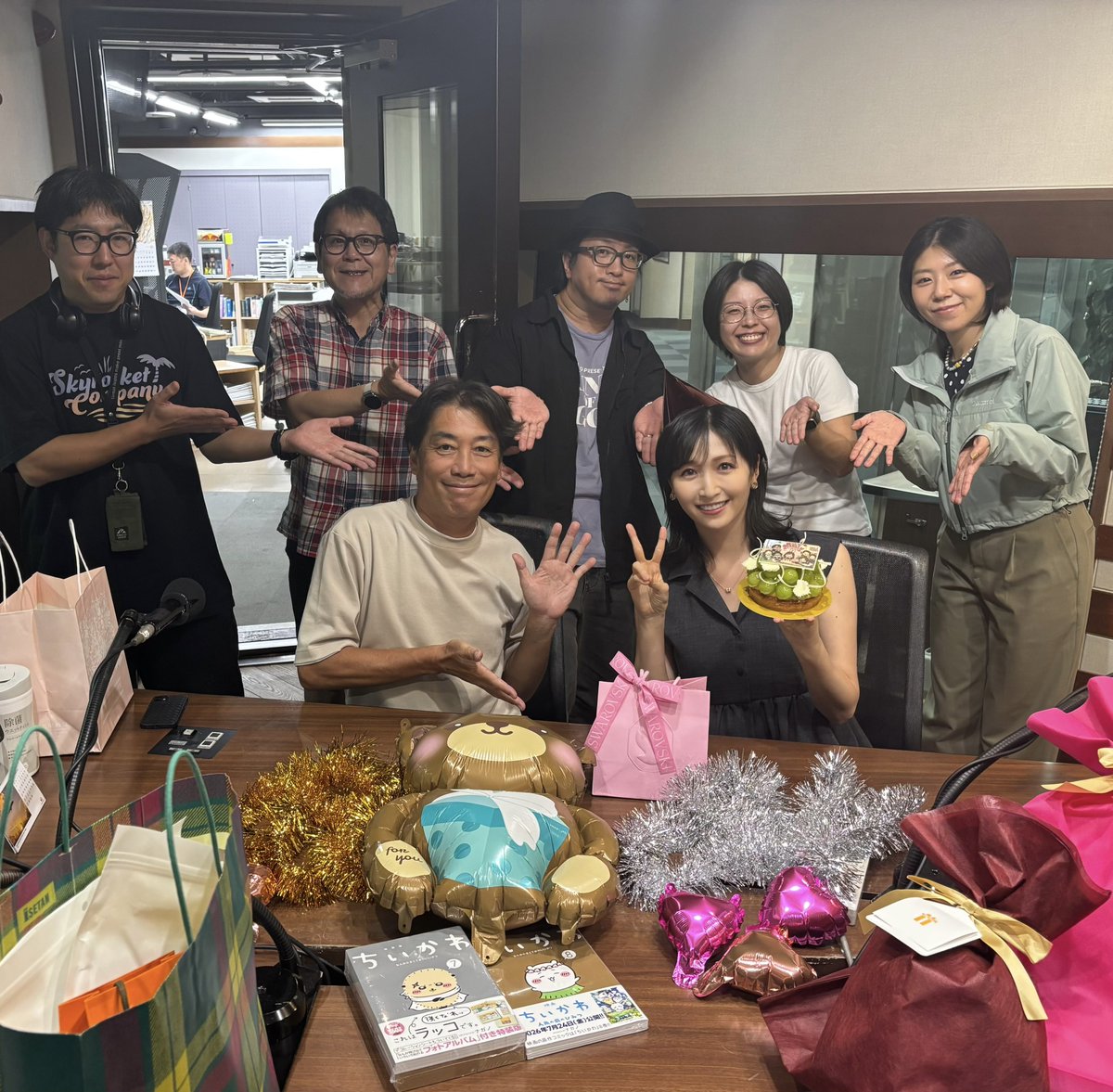rurika_y's tweet photo. お祝いのメッセージ、プレゼントなどありがとうございます🎂✨

大なり小なり、誰にでも辛いこと
苦しいこともあると思いますが

この35年、笑って楽しく過ごすことができたのは

周りの方々、そして応援してくださっている���様のおかげだと
改めて感謝の気持ちでいっぱいです💐 https://t.co/Bs7ZGlB4q9