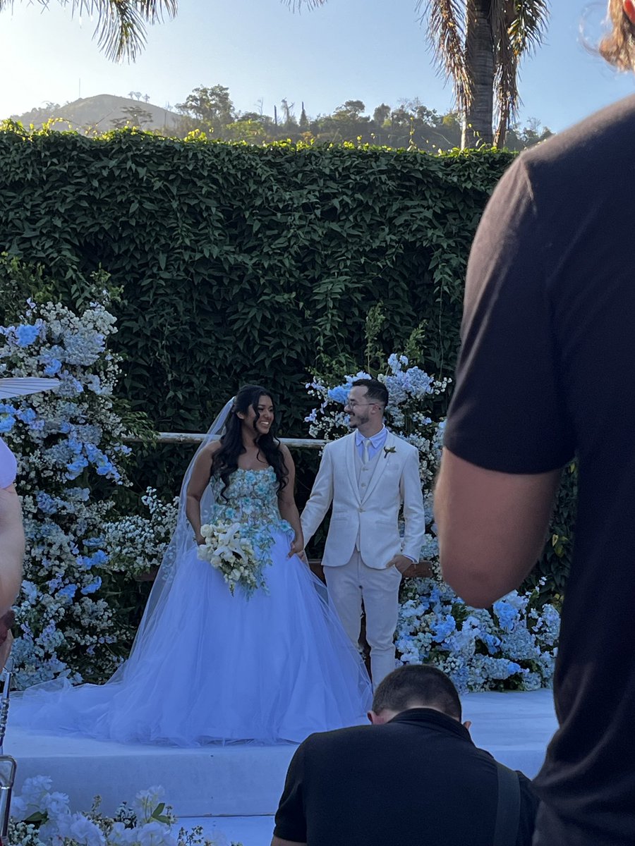 GataDaAline1's tweet photo. A noiva mais linda de todas,Isa casou🥹🥹🥹 https://t.co/prIdPfkYCJ
