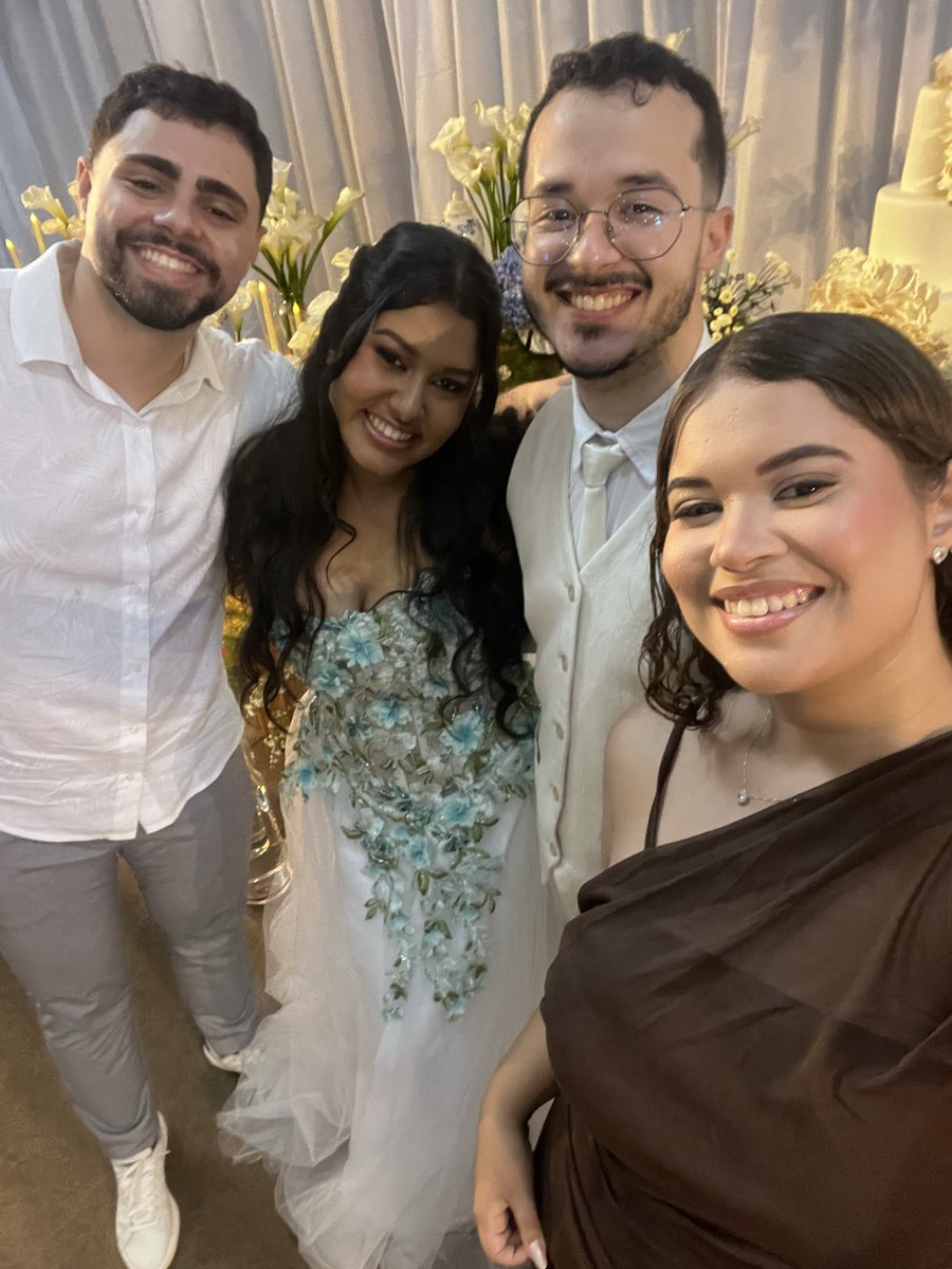 GataDaAline1's tweet photo. A noiva mais linda de todas,Isa casou🥹🥹🥹 https://t.co/prIdPfkYCJ
