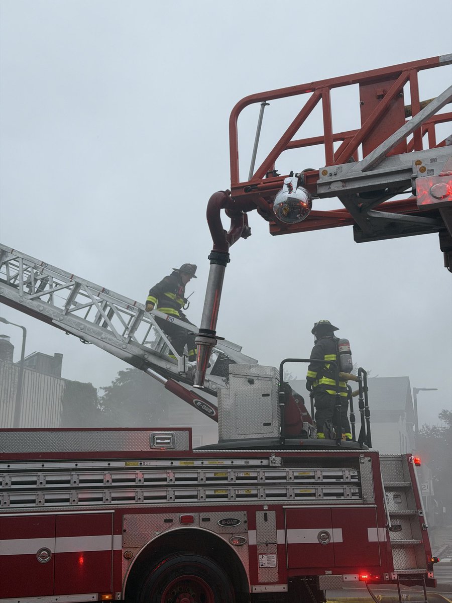BostonFire's tweet photo. Companies arrived to 72 Warren St with smoke showing. Very quickly it has climbed to 5 alarms with all work being conducted from the exterior. https://t.co/2OsUZ7ZJRf