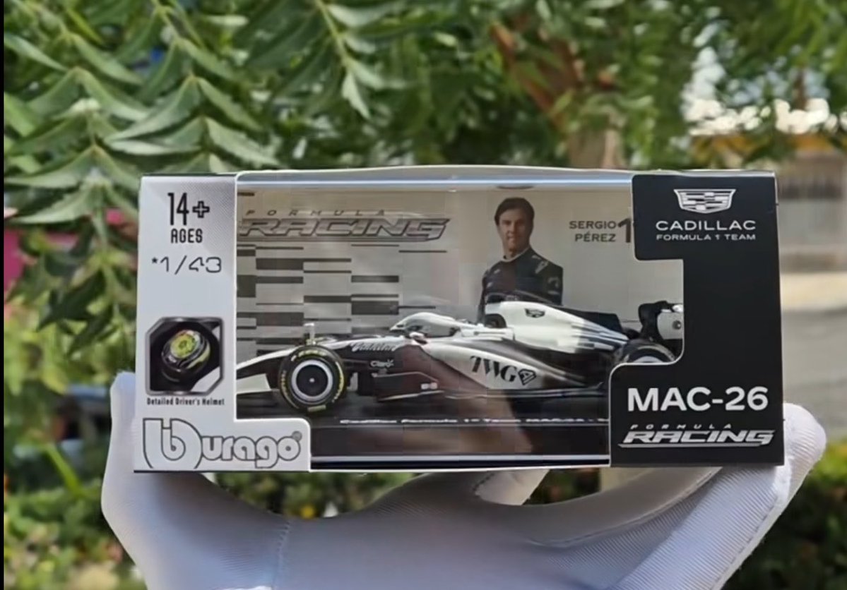 alenaamvp's tweet photo. finalmente tenemos el auto de Checo, mira que el Mac26 no sirve PERO LO QUIERO

esa belleza necesita estar en mi repisa https://t.co/YHYDZzDxCX