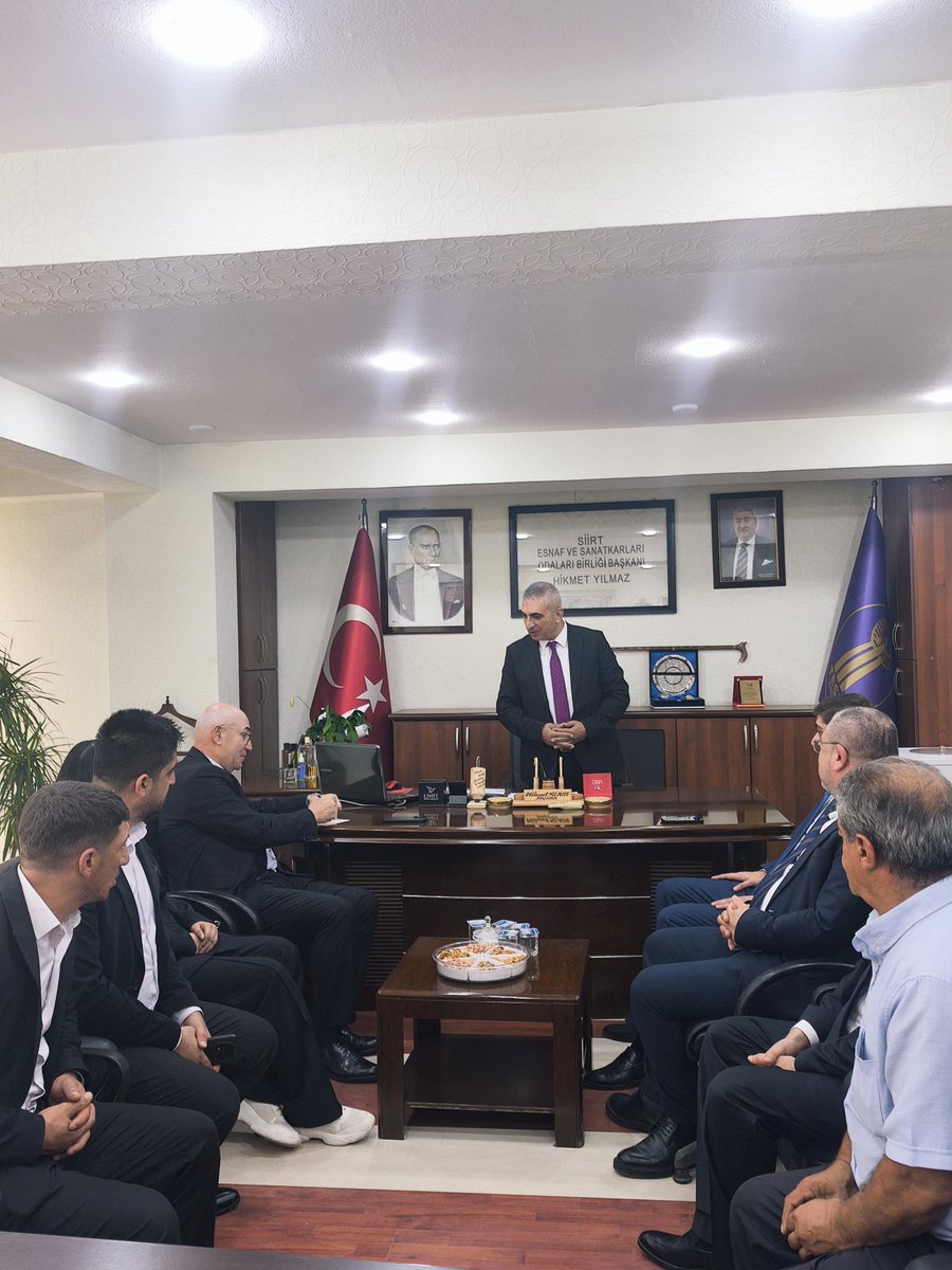 YENParti56's tweet photo. Milletvekillerimizle birlikte Siirt Esnaf ve Sanatkârlar Odası Başkanlığını ziyaret ettik.

Siirtli esnafımızın sorunlarını, taleplerini ve önerilerini dinledik; şehrimizin ihtiyaçlarını doğrudan sahadan dinlemeye devam ediyoruz

@eczozgurozel @yenipartiyiz @vcanbilek @MTanal https://t.co/vZSAzM9x0z