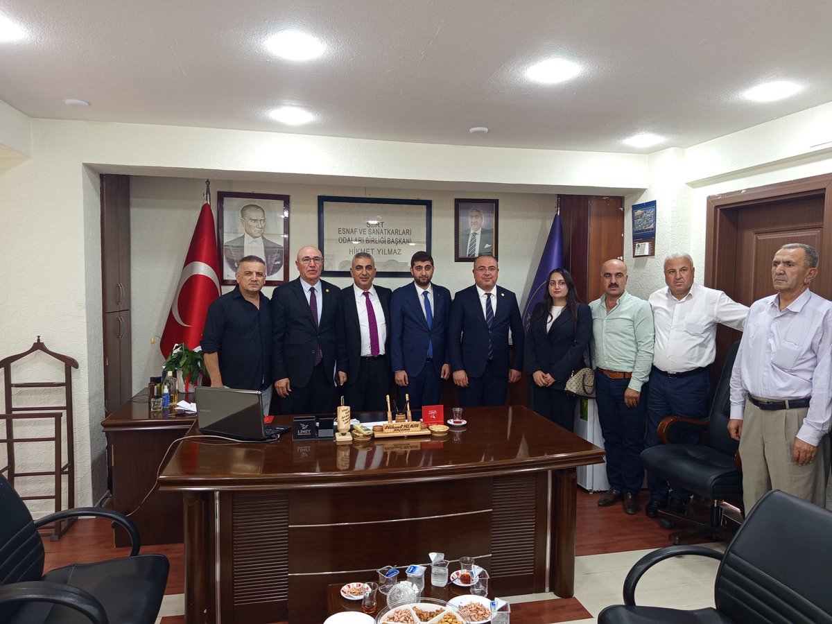 YENParti56's tweet photo. Milletvekillerimizle birlikte Siirt Esnaf ve Sanatkârlar Odası Başkanlığını ziyaret ettik.

Siirtli esnafımızın sorunlarını, taleplerini ve önerilerini dinledik; şehrimizin ihtiyaçlarını doğrudan sahadan dinlemeye devam ediyoruz

@eczozgurozel @yenipartiyiz @vcanbilek @MTanal https://t.co/vZSAzM9x0z