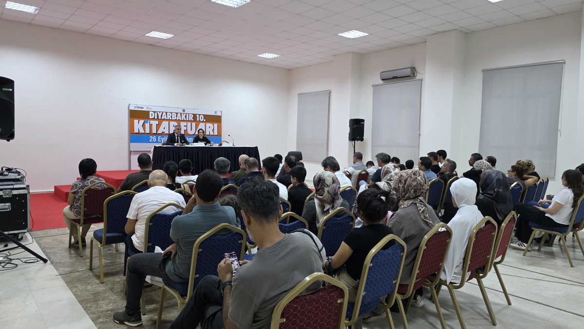 DiysadD's tweet photo. Diyarbakır 10. Kitap fuarında gerçekleştirdiğimiz Yönetim kurulu üyelerimiz Reyhan Alkar Karlıdağ ve Mehmet Tanrıkulu’nun 
“Uzak neresi ve Remezan” isimli eserleri’nin söyleşi ve imza gününden kareler 📚

#diyarbakırkitapfuarı 
#diyşad https://t.co/8JEDxxm40G