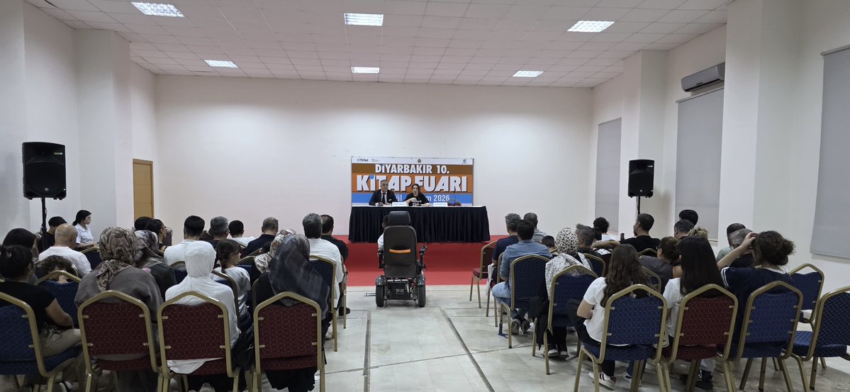 DiysadD's tweet photo. Diyarbakır 10. Kitap fuarında gerçekleştirdiğimiz Yönetim kurulu üyelerimiz Reyhan Alkar Karlıdağ ve Mehmet Tanrıkulu’nun 
“Uzak neresi ve Remezan” isimli eserleri’nin söyleşi ve imza gününden kareler 📚

#diyarbakırkitapfuarı 
#diyşad https://t.co/8JEDxxm40G