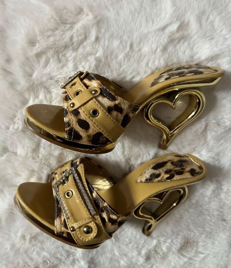 s0nofzion's tweet photo. the gold hollow heart heel on these Y2K leopard mules https://t.co/dHPiwuprkg