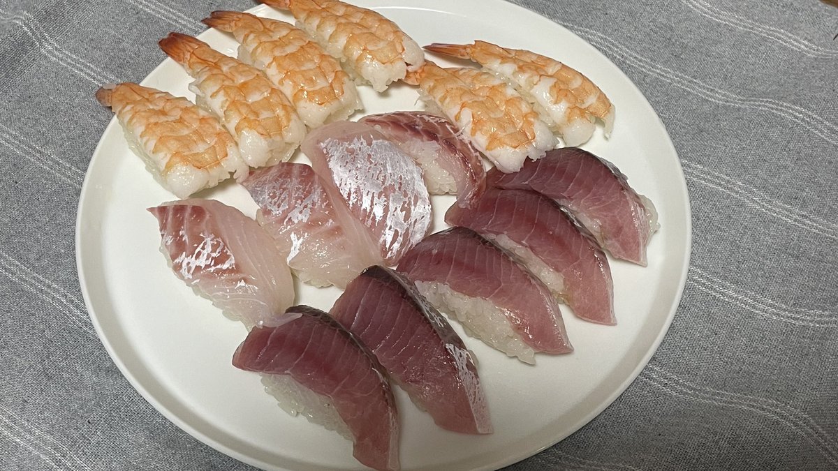 redspice15's tweet photo. 久しぶりに握った。たまには握らないと鈍るよね。（美味かったです） https://t.co/H7H0GPOHZ5