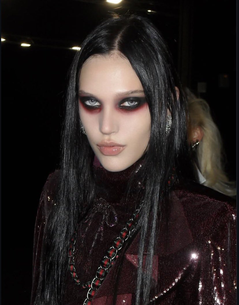 _greywithin's tweet photo. close up on makeup by sam visser for gucci ss27 https://t.co/1Rk0wF2Gic