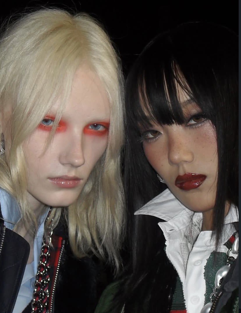 _greywithin's tweet photo. close up on makeup by sam visser for gucci ss27 https://t.co/1Rk0wF2Gic