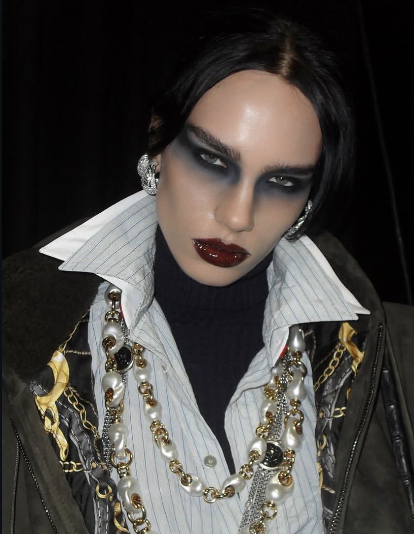 _greywithin's tweet photo. close up on makeup by sam visser for gucci ss27 https://t.co/1Rk0wF2Gic