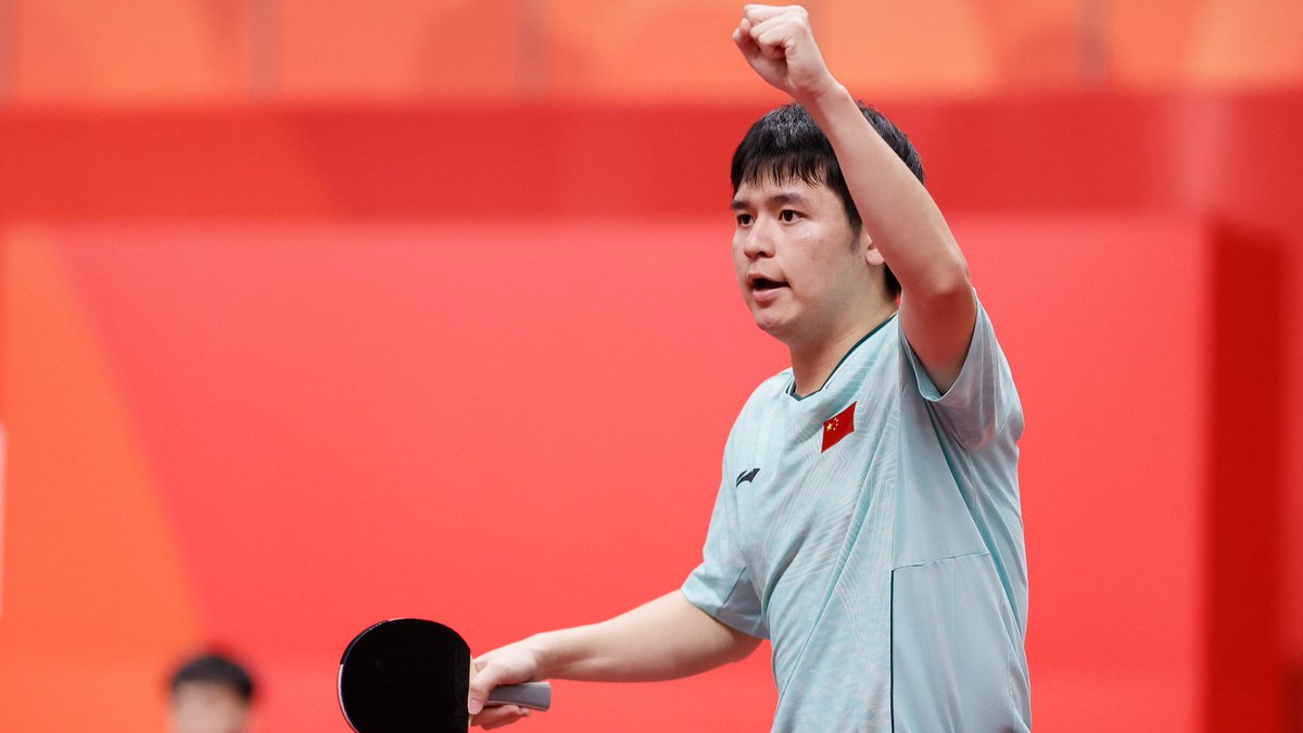 ShanghaiEye's tweet photo. #China's Lin Shidong claimed the men's singles title in table tennis at the Aichi-Nagoya #AsianGames on Monday, defeating compatriot Wang Chuqin 4-0 in the final.
It was his third gold medal at the Games, following his mixed doubles and men's doubles titles. https://t.co/YXgtMoMbEl