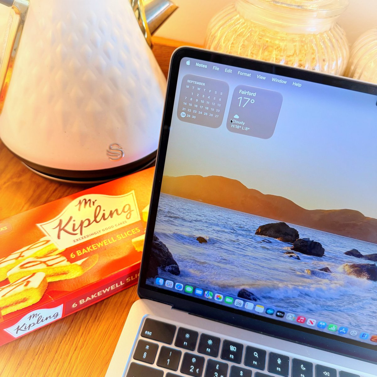 BulldogWebsites's tweet photo. Back at it, and the kettle's on. New websites, new ideas, and a week of building for local businesses. Let's get yours started. #BulldogWebsites #WebDesignUK #MondayMotivation https://t.co/42SK1b4cGO