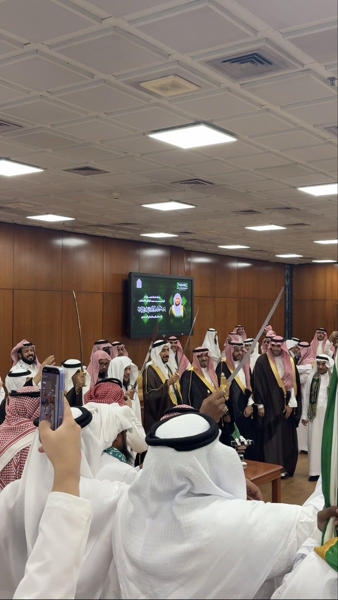 Xrh4b's tweet photo. حنا حماة الدين والبيت الحرام
 في ظل عهد اللّٰه وشرع كتابها

نمضي على عهد الإمام ابن الإمام 
وان صارت العزه نصير أسبابها

حنا السعوديين عدوان الظلام
فخر السعودية وعز ترابها💚🇸🇦

#اليوم_الوطني_السعودي_٩٦ 

https://t.co/xnY0tkzNxn https://t.co/Z95Fsdugr6