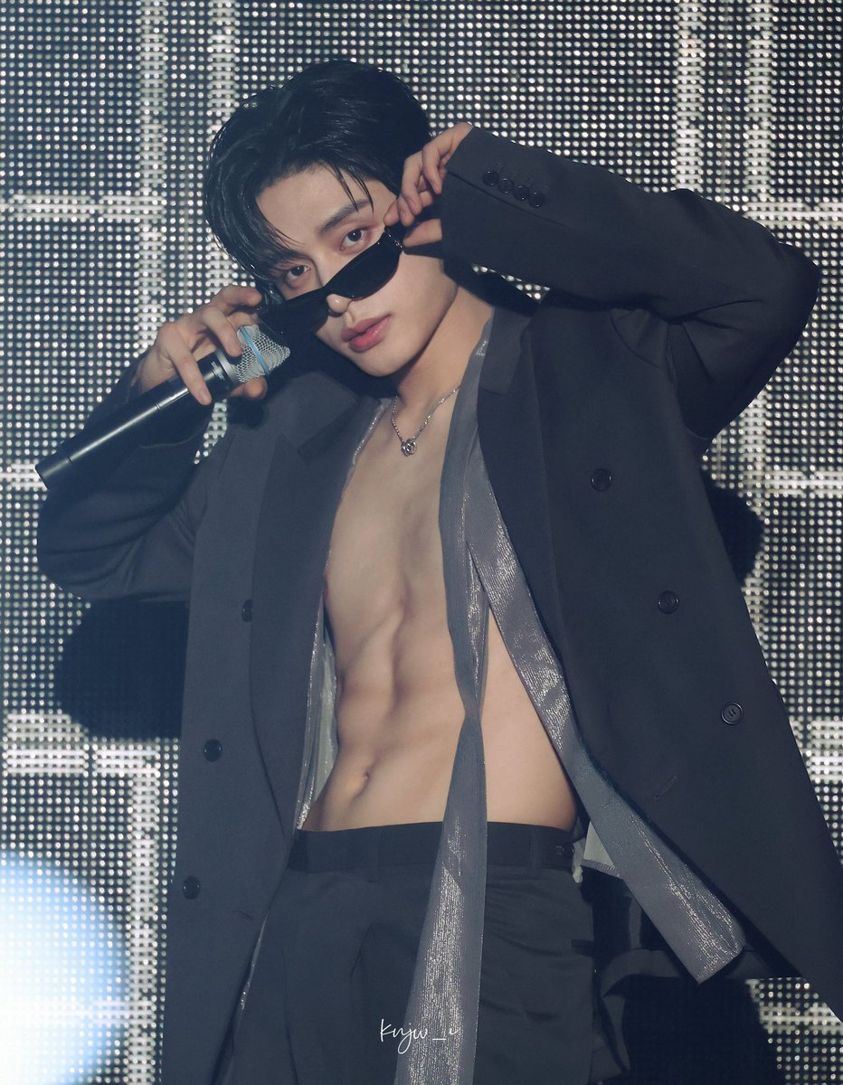 knjw_i's tweet photo. 260927  2부 HQ🖤
TAKE1:Unique Story in Osaka

#김지웅 #KIMJIWOONG #제로베이스원 #ZEROBASEONE #ZB1 #キムジウン https://t.co/hG1JfuNeXR