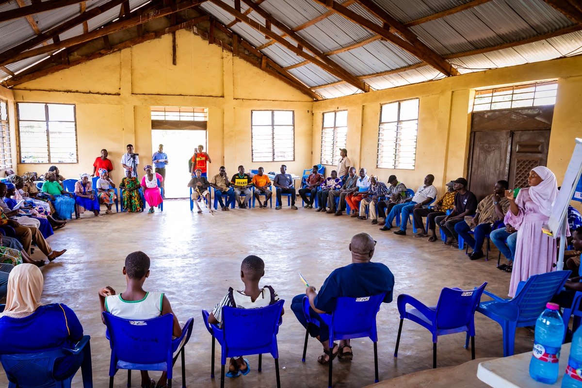 PureTrustSIF's tweet photo. Understanding the challenges that affect children's education begins with listening.

During our recent visit to Kilampobile, a community situated in the Bole district of the Savannah region of Ghana, the PureTrust Foundation gathered teachers, school administrators, community leaders, young people, students, and women's groups to discuss these challenges and identify their underlying causes.

More updates from this engagement will be shared soon!

@MottFoundation @UNICEFGhana @ActionAid @STARGhana 

#PureTrustFoundation #Education