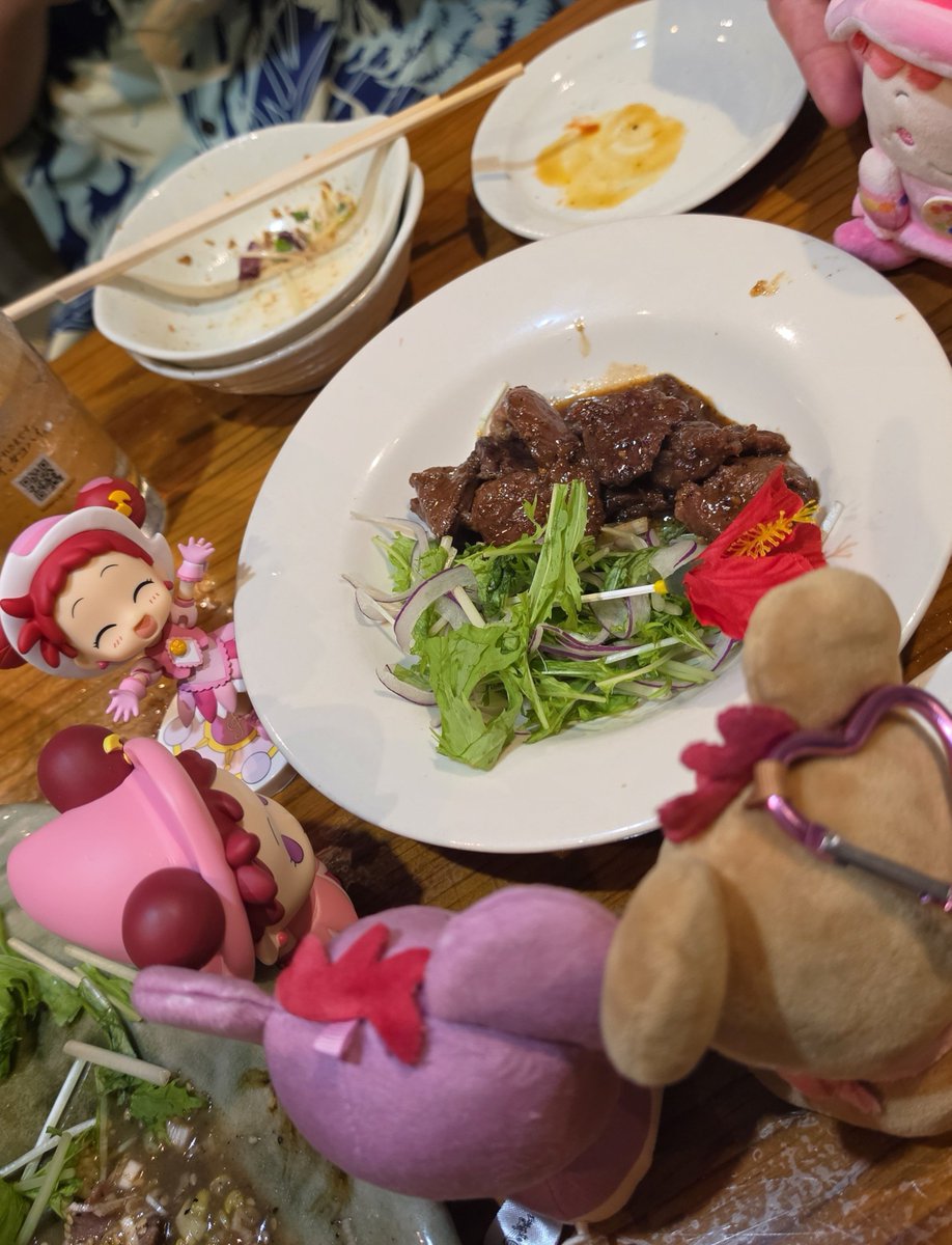 mofumofunokame's tweet photo. プロジェクターでにじいろパラダイスやったり、ハナちゃんをプリンで取り囲んだり、どれみさんでステーキを取り囲んだり、酒を飲んだり、あと絵を描いたりカラオケをしたりカラオケをしたりカラオケをしたりしました https://t.co/PIlXLryMBt