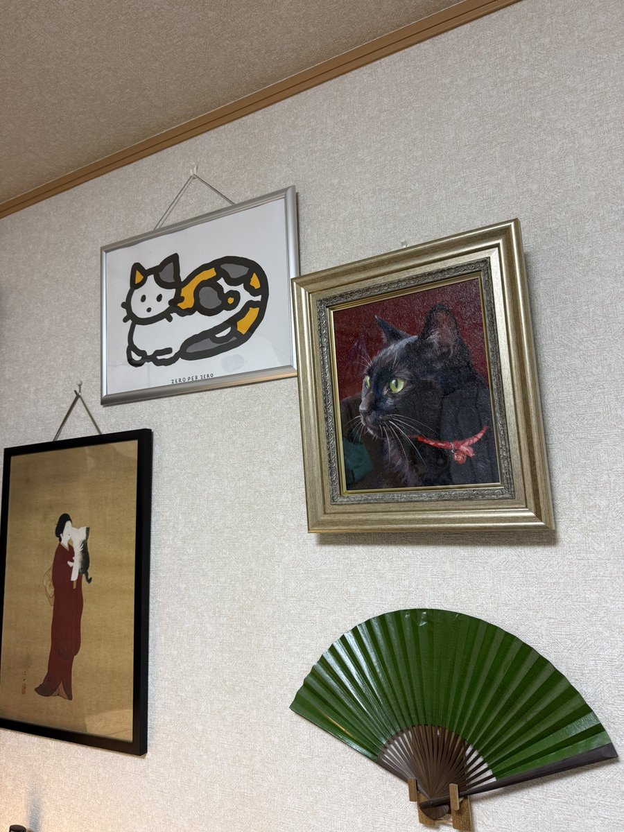 moufumushi's tweet photo. 今年の前半に頼んでいた、我が猫の肖像画が本日到着。
これは、開封して現物を見たら本当に感動した。
依頼した写真と届いた絵画を見比べても良いが、油絵の独特のタッチが良い。
絵の具のテレピン臭が開封と同時に鼻に届く。
久々に待った甲斐がある物を買いました。

https://t.co/s4tSEzpYhx https://t.co/Yo63KrPxuE