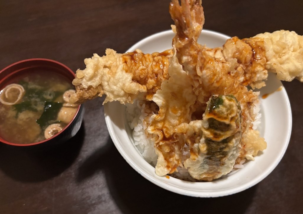 reraku's tweet photo. 神保町に打ち合わせに行ってきたのだが、やはり神保町にいったらここは食べなければなるまい。自分が編集者時代から変わらぬ美味しさ・・・・イベント後ホモサピ氏といって二人とも食べ過ぎました　https://t.co/gznfSx6PSw https://t.co/230qdEG7EB