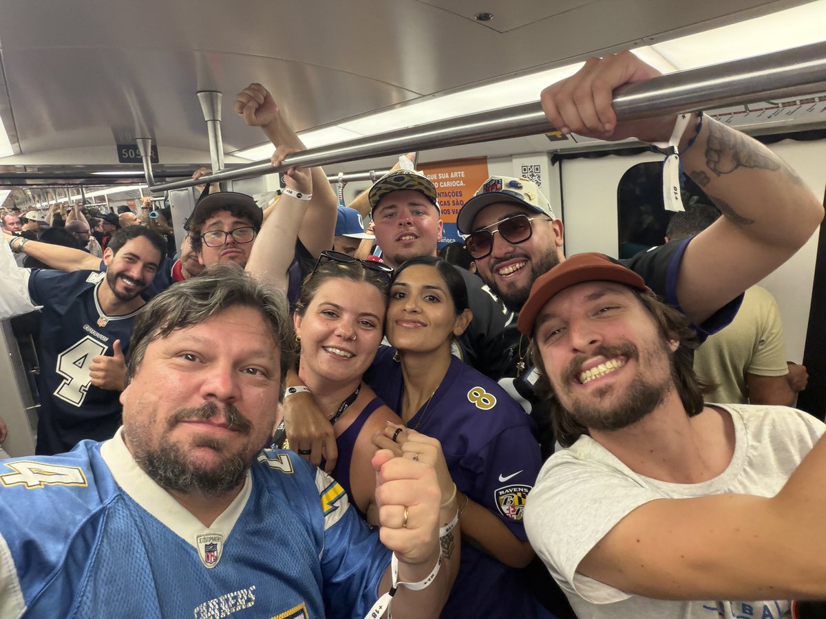 ClaytrainTV's tweet photo. Last night was forsure a top life experience for me. In the 42 straight Ravens games I have been too, this is in the top 2 of best games in there. The atmosphere, the fans, meeting new people here just excited to watch American Football. 

Shoutout the #NFL and shoutout #Rio🇧🇷 and the great country of Brasil for being such an amazing and welcoming host. Brasil is a beautiful country and I will forsure be coming back. Viva Brasil and Go @Ravens
