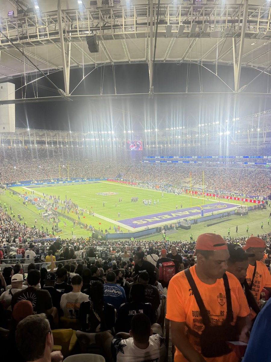 ClaytrainTV's tweet photo. Last night was forsure a top life experience for me. In the 42 straight Ravens games I have been too, this is in the top 2 of best games in there. The atmosphere, the fans, meeting new people here just excited to watch American Football. 

Shoutout the #NFL and shoutout #Rio🇧🇷 and the great country of Brasil for being such an amazing and welcoming host. Brasil is a beautiful country and I will forsure be coming back. Viva Brasil and Go @Ravens
