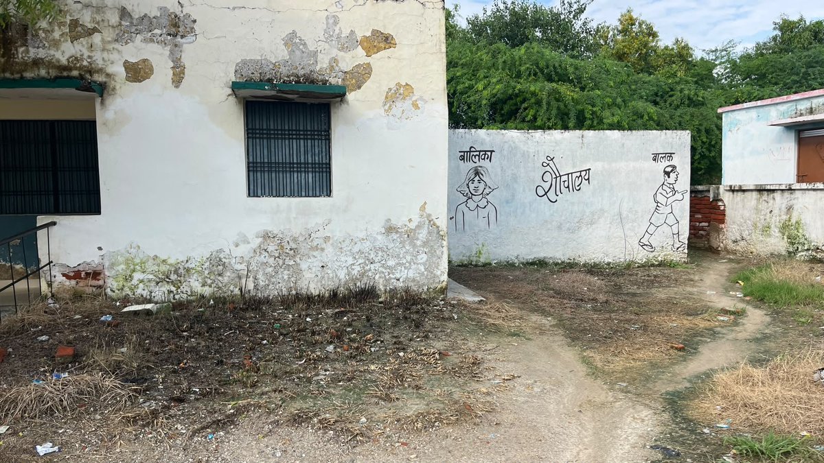 RTCAMETHI's tweet photo. स्वच्छता हि परं पुण्यं, स्वच्छता परमं तपः।
स्वच्छता परमं ज्ञानं, स्वच्छत्वे देवता स्थिता॥

अर्थ: स्वच्छता सबसे बड़ा पुण्य, सबसे बड़ा तप और सबसे बड़ा ज्ञान है। स्वच्छ और पवित्र स्थान पर ही देवताओं का वास होता है। https://t.co/n9vGOmT3Yu