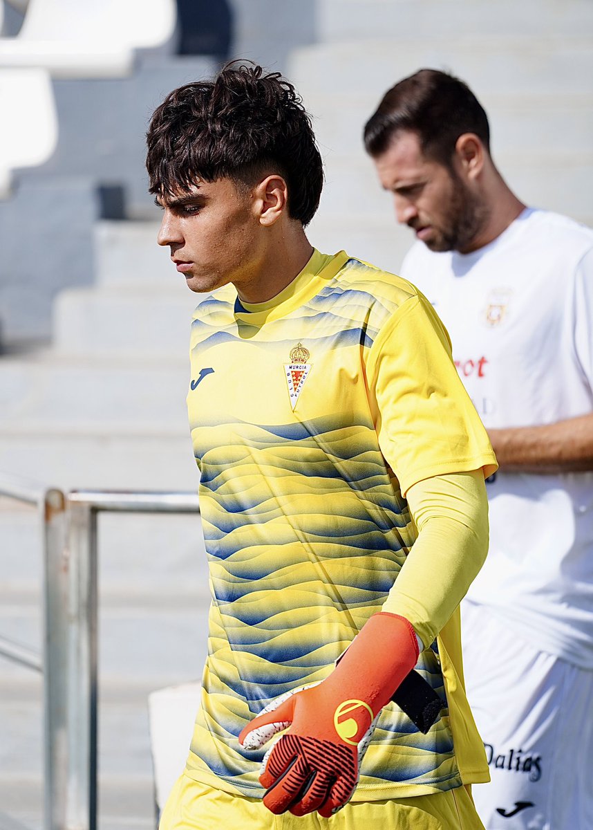 canteragrana's tweet photo. 🆕 𝗠𝗮𝘂𝗿𝗶𝘇𝗶𝗼 𝗔𝘁𝗮𝘇 debuta con el Real Murcia Imperial 

🧤 El guardameta murciano dejó su portería a cero en la primera victoria del filial en Segunda Federación ante la @Penyadeportiva 

3️⃣ Tercer juvenil en jugar con el Imperial este curso 26/27 

🙌 ¡Enhorabuena! https://t.co/ahLVn58lh6