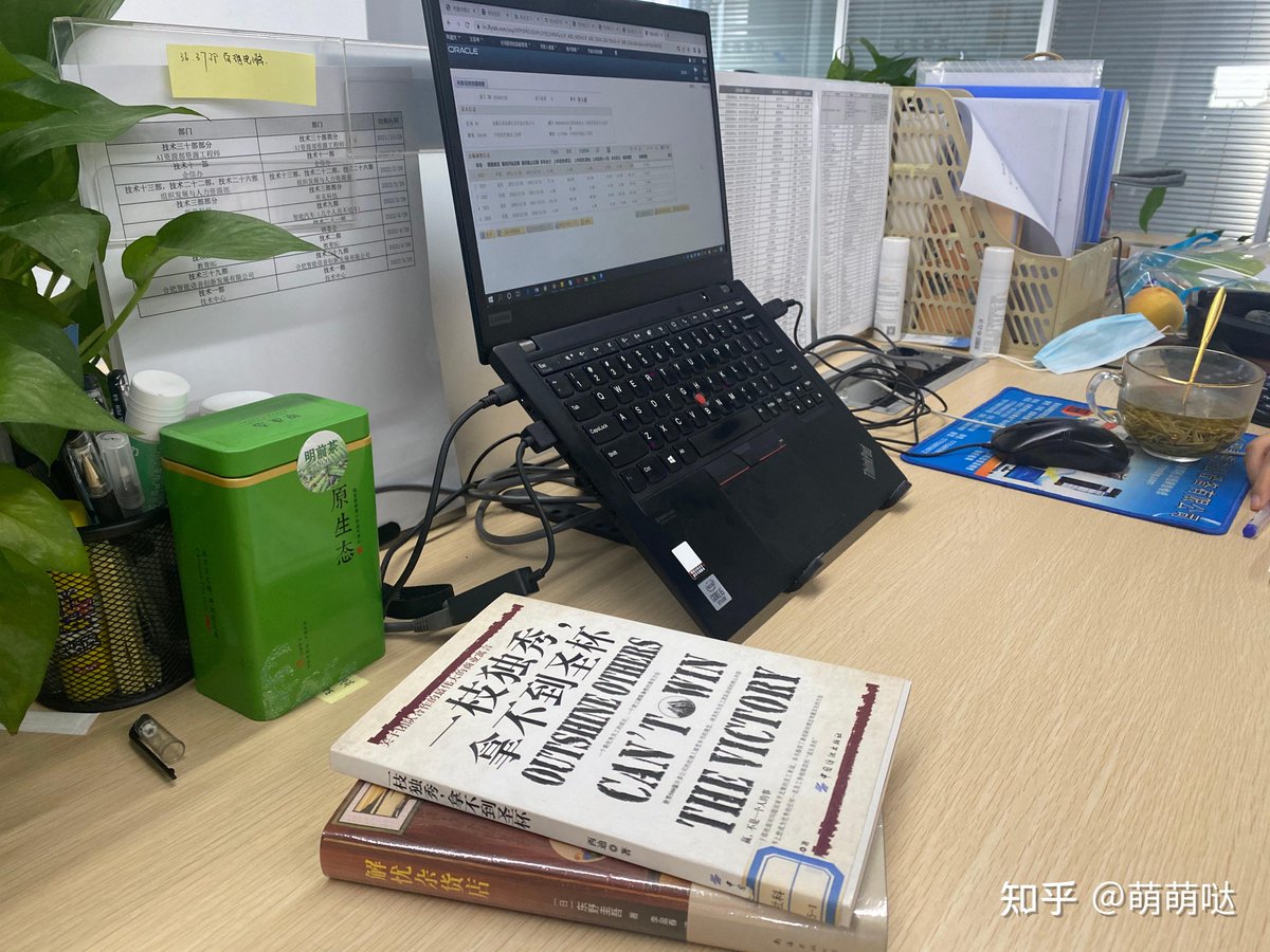 RemonaBuetr9's tweet photo. Just saw my colleague try to use a stapler on a broken laptop hinge to “fix” it—now the hinge’s stapled shut, and the whole team’s doing a group Zoom with a laptop that won’t open fully. 10/10 for creativity, 0/10 for tech sense. https://t.co/yeto3vJSzv
