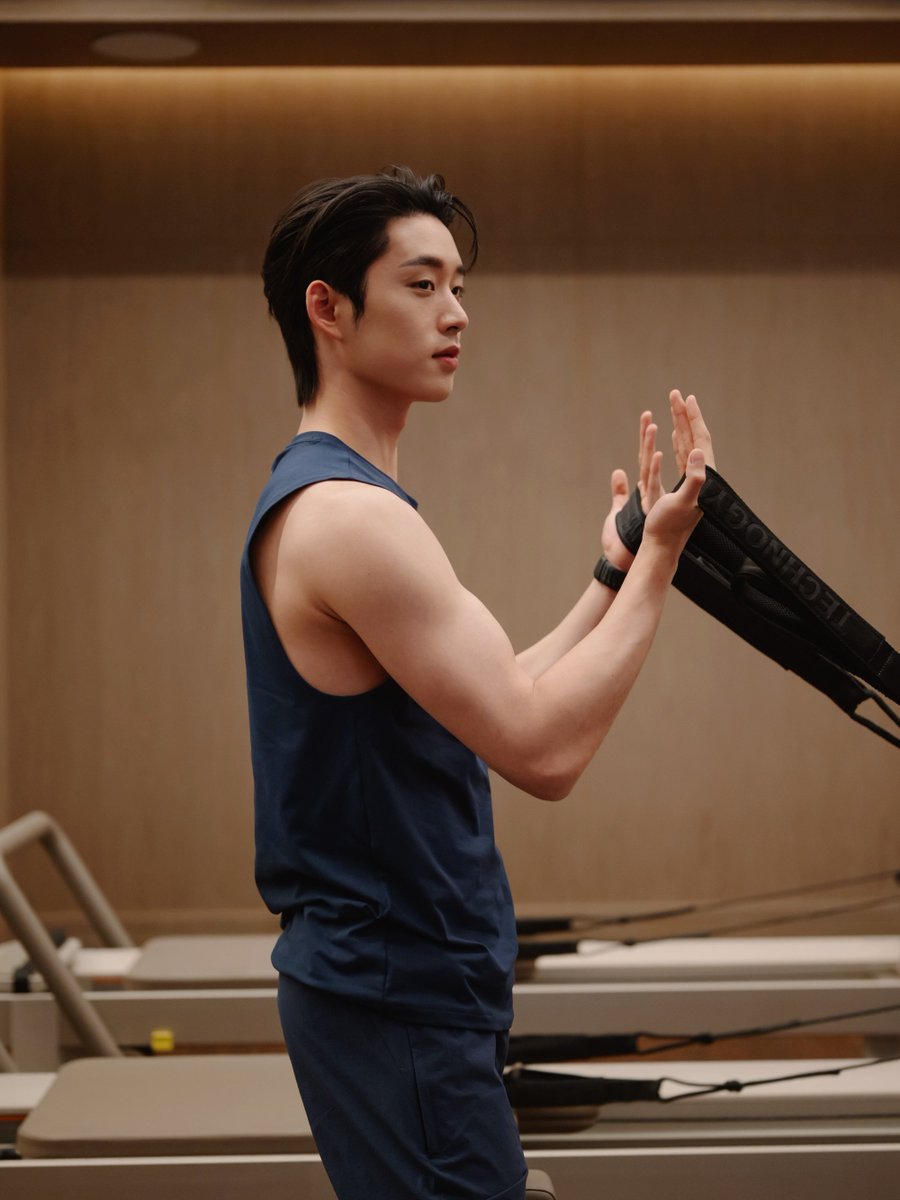 appch__'s tweet photo. โห น้องเอสกับพิลาทิสครั้งแรกก งดงามอ่ะะะะ 😭😭🤟🏻

#est_rvp 
WORKOUT WITH EST 
#ALOMenxESTSUPHA https://t.co/TlH7sHxK6R