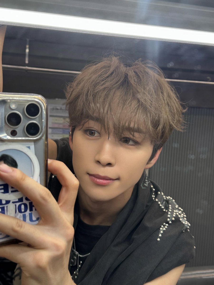 ososeyo_'s tweet photo. まーーじっでカッコいい😫😫😫
その証明写真みたいなの？だれ？wwwwww https://t.co/aiBQWnG6rm