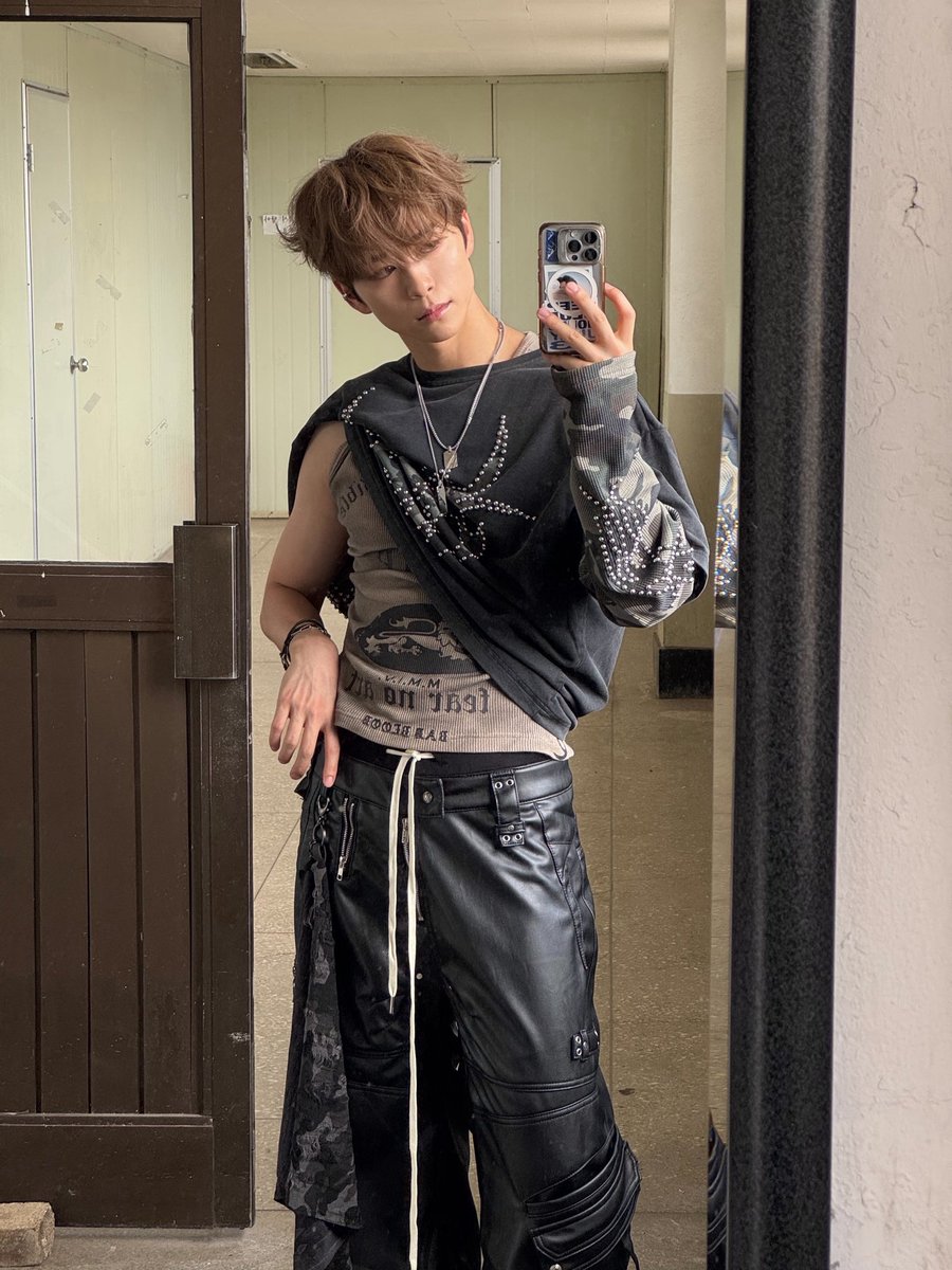 ososeyo_'s tweet photo. まーーじっでカッコいい😫😫😫
その証明写真みたいなの？だれ？wwwwww https://t.co/aiBQWnG6rm
