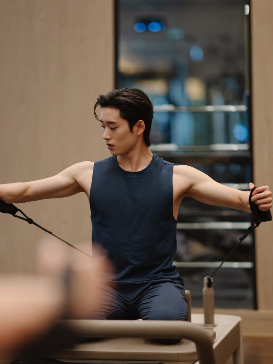 appch__'s tweet photo. โห น้องเอสกับพิลาทิสครั้งแรกก งดงามอ่ะะะะ 😭😭🤟🏻

#est_rvp 
WORKOUT WITH EST 
#ALOMenxESTSUPHA https://t.co/TlH7sHxK6R