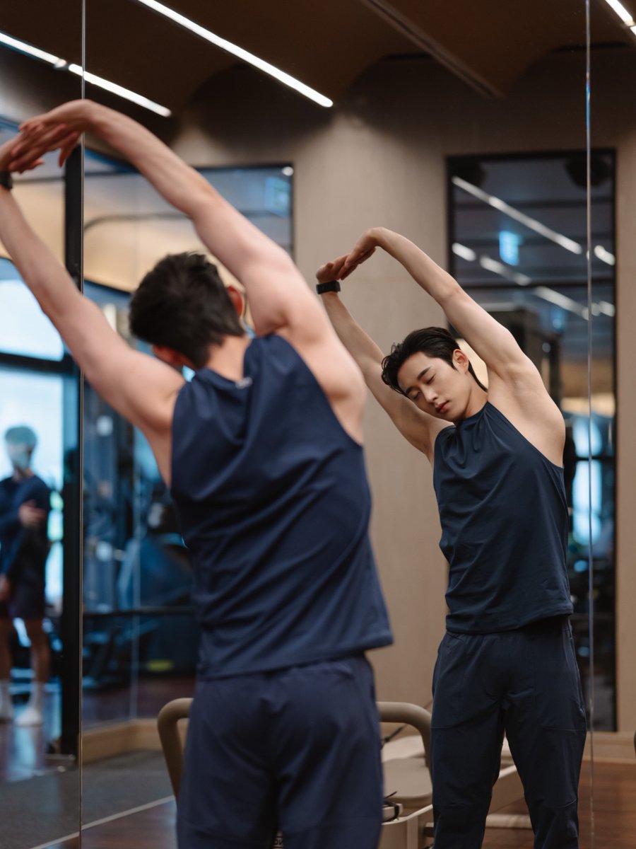 appch__'s tweet photo. โห น้องเอสกับพิลาทิสครั้งแรกก งดงามอ่ะะะะ 😭😭🤟🏻

#est_rvp 
WORKOUT WITH EST 
#ALOMenxESTSUPHA https://t.co/TlH7sHxK6R