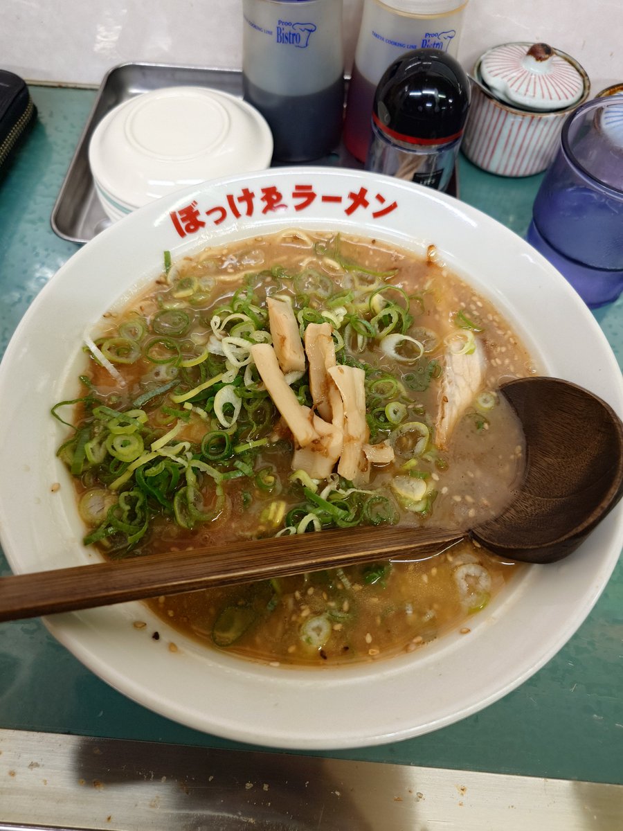 amaru0867's tweet photo. 出張で岡山
同僚に連れて行かれたぼっけゑラーメン、メチャウマだった！
大変美味しゅうございました🐸 https://t.co/Gi41QLkxaU
