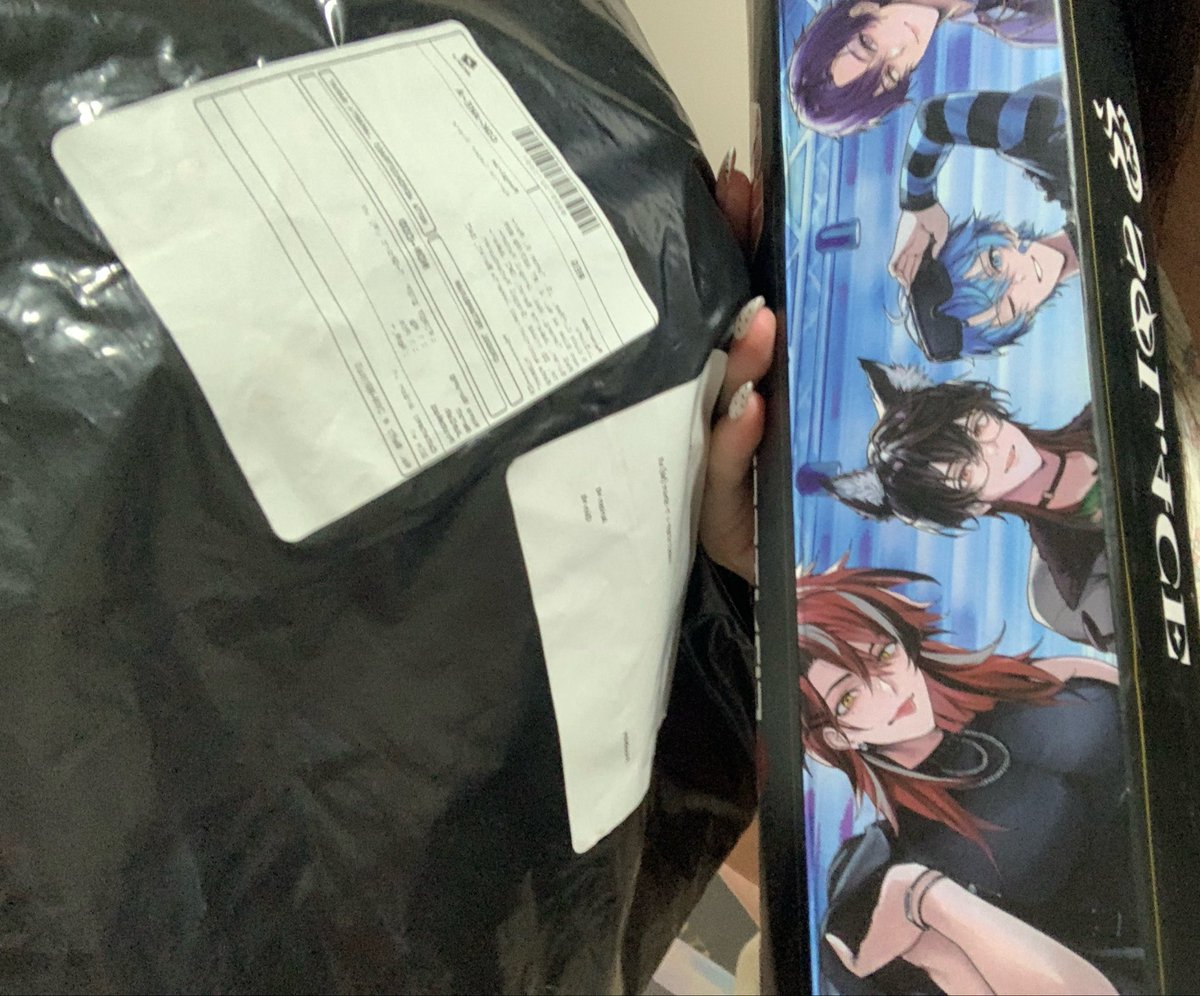 lianeeya's tweet photo. bersiaplah wahai anak muda(menginfo) selagi aku sdng memikirkan cara packing poster segede gaban ini https://t.co/ZYzVNW6wU1
