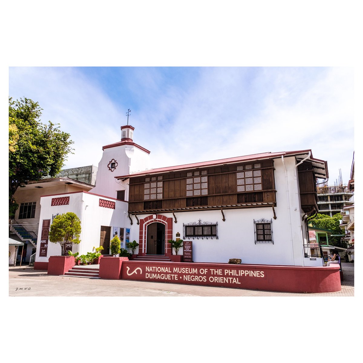 williamwilprq1's tweet photo. The Presidencia was built in 1937, designed by architect Juan Arellano. It blends indigenous Filipino, Spanish, and neoclassical architectural styles. https://t.co/JF2x8cC8DL