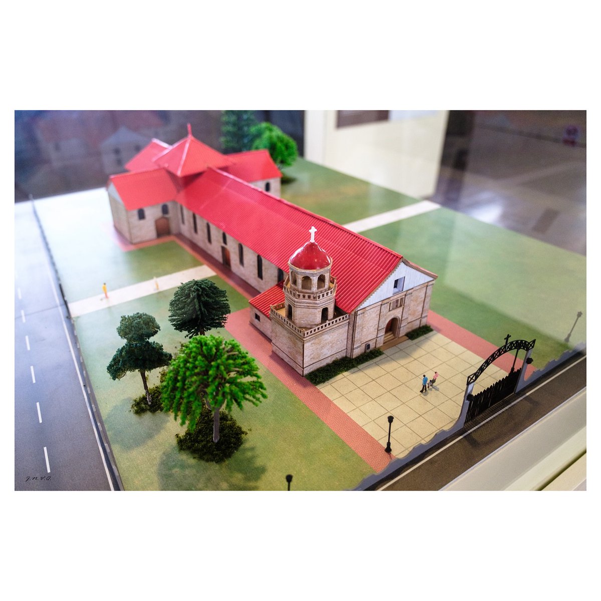 williamwilprq1's tweet photo. The Presidencia was built in 1937, designed by architect Juan Arellano. It blends indigenous Filipino, Spanish, and neoclassical architectural styles. https://t.co/JF2x8cC8DL