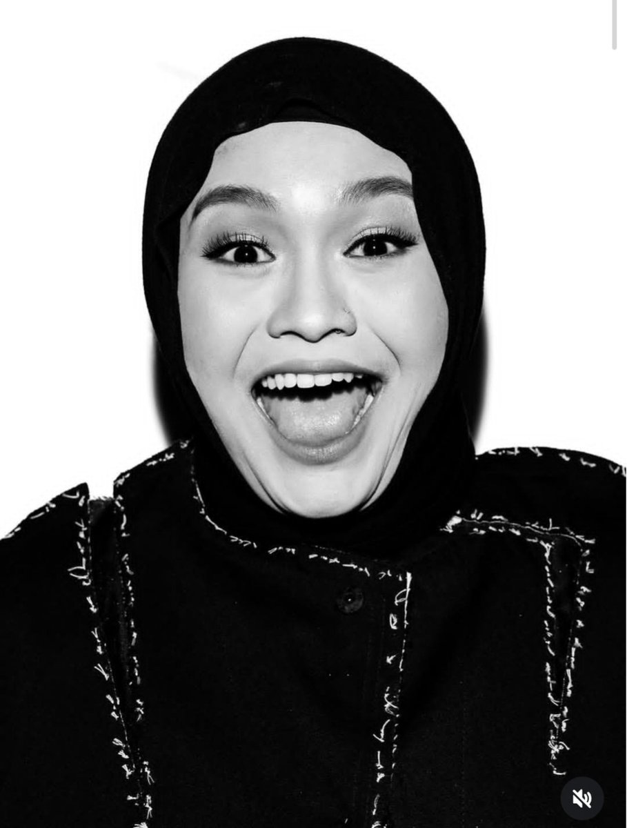 beeyberriey's tweet photo. Salma Salsabil at Pestapora

2026                                               2025 https://t.co/5hsFOvtusM