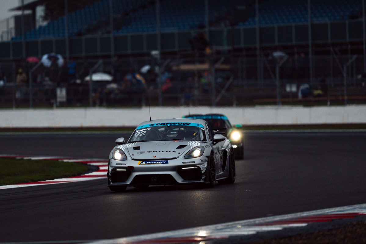 teamparkeracing's tweet photo. A weekend to be proud of for the team in the Porsche Sprint Challenge!

Three races, plenty of battles and a huge effort from the whole team from start to finish. Joe and Joshua delivered all weekend, showing great pace and consistency across the three races.👏🏻

#TeamParkerRacing https://t.co/XhXakLZbDp