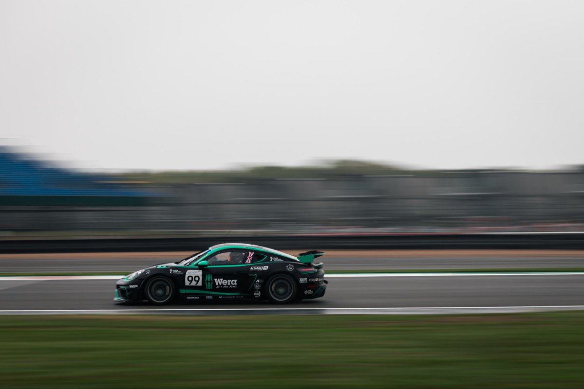 teamparkeracing's tweet photo. A weekend to be proud of for the team in the Porsche Sprint Challenge!

Three races, plenty of battles and a huge effort from the whole team from start to finish. Joe and Joshua delivered all weekend, showing great pace and consistency across the three races.👏🏻

#TeamParkerRacing https://t.co/XhXakLZbDp