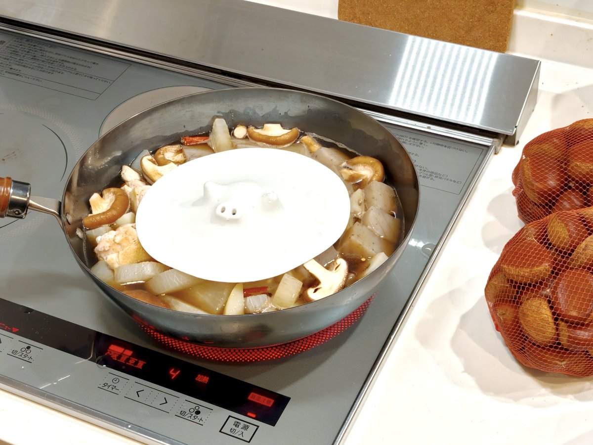 apfel_eki's tweet photo. 手羽元煮物作ろうとしたら多すぎて中華鍋登場🦭 https://t.co/3l6ofQN3uc