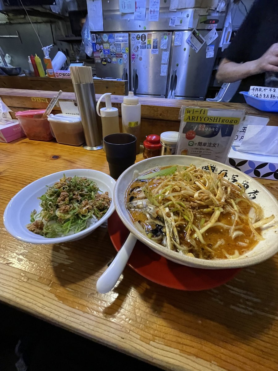 VATRiNITYAV's tweet photo. 誕生日に食うもんはこれしかねぇ

#有吉商店 https://t.co/wKIRRLhvC8