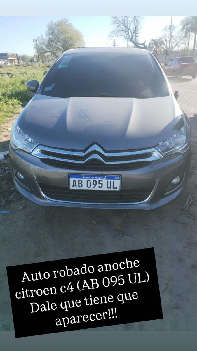Merlo_Real's tweet photo. Delincuentes armados le robaron el auto a integrantes de un grupo musical en la esquina de Bebedero y 25 mayo, Parque San Martín. En el auto tenían instrumentos musicales. "Se llevaron un acordeón Hohner club bf, un bandoneón marca AA con sus 2 micrófonos, una guitarra Takamine, https://t.co/qvxrNYLhRd