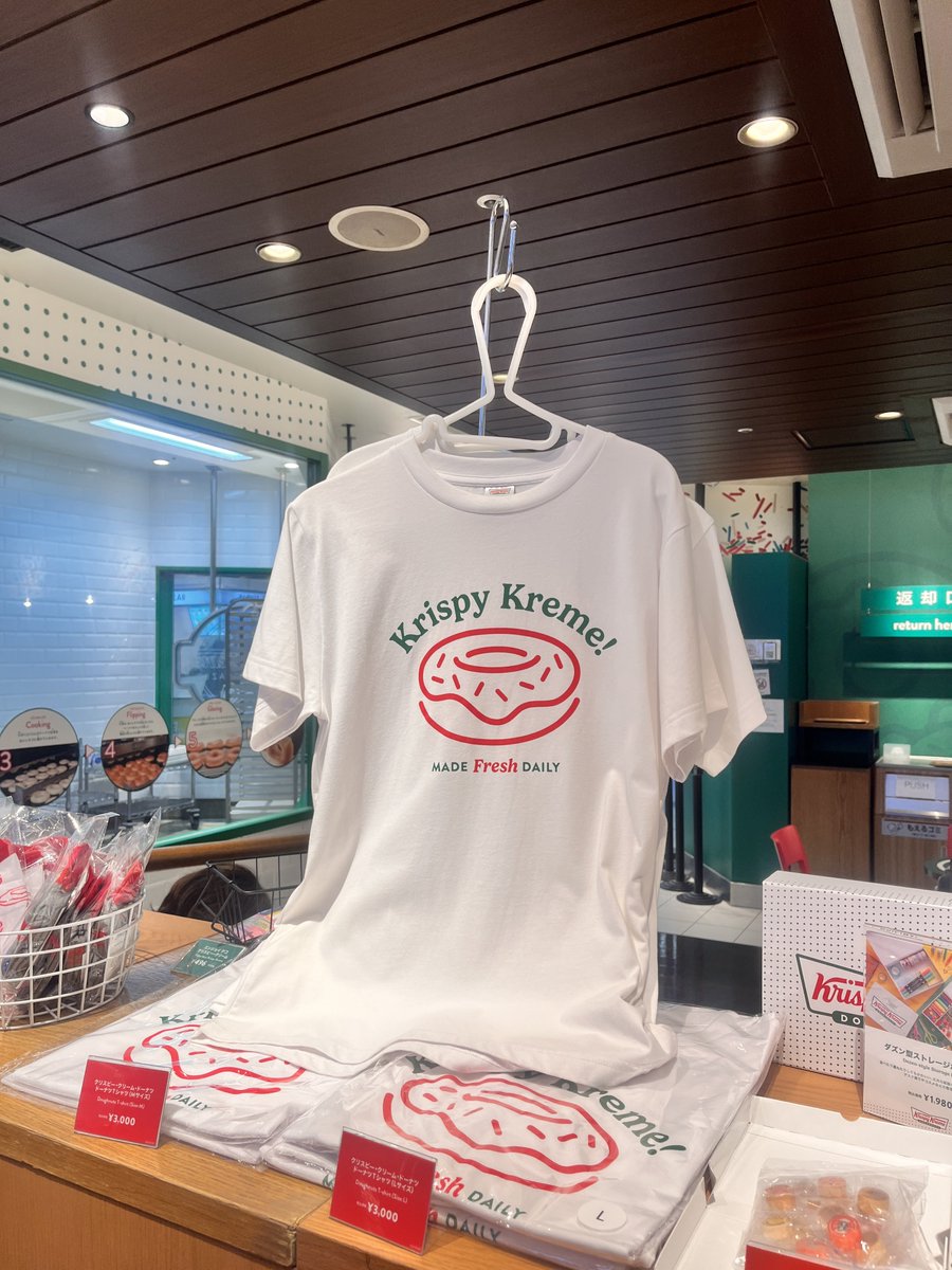 syrupcos's tweet photo. このTシャツ欲しかったのに買いそびれてしまい、渋谷シネタワー店閉店しちゃった。。
ネットみてもこのデザインのTシャツがないんだけど、どこかで買えるところあるかな😭 https://t.co/vrFSSAiXgW