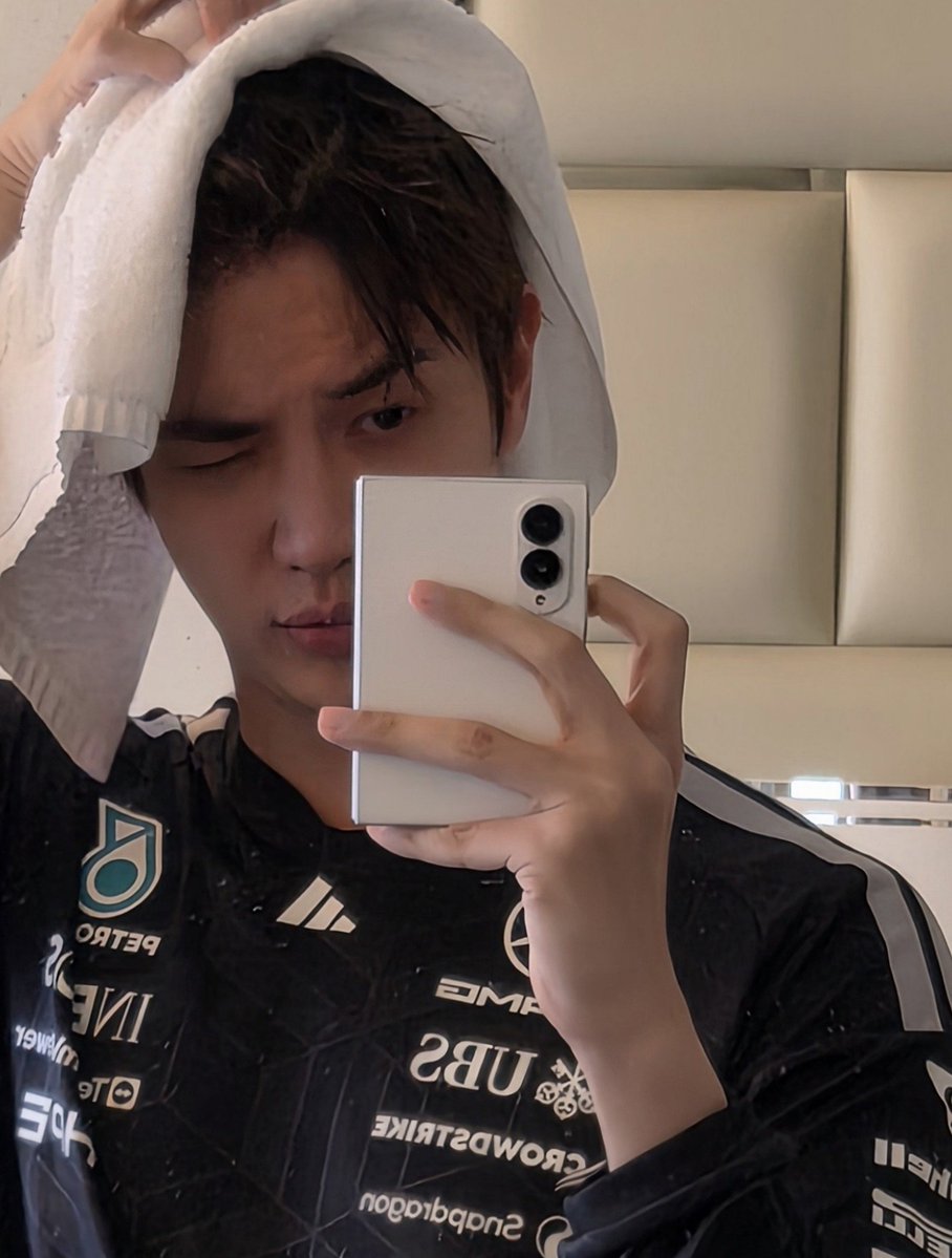 maxky_rp's tweet photo. Bed hair, don't care 😎😜 #maxky_rp https://t.co/4W8ZXMFS3h