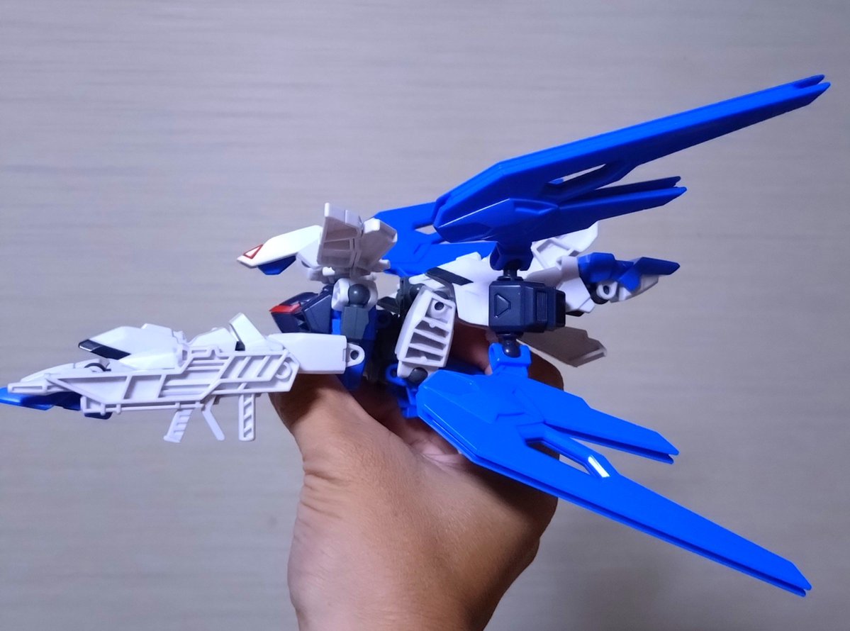 oqPpSH1ZhXLW4zA's tweet photo. こんばんは🌙

ミキシマイズのフリーダムでなんちゃって戦艦を作ってみました👍️

「強襲艦フリーダム」

#ガンダムミキシマイズ https://t.co/b06twTeV7r