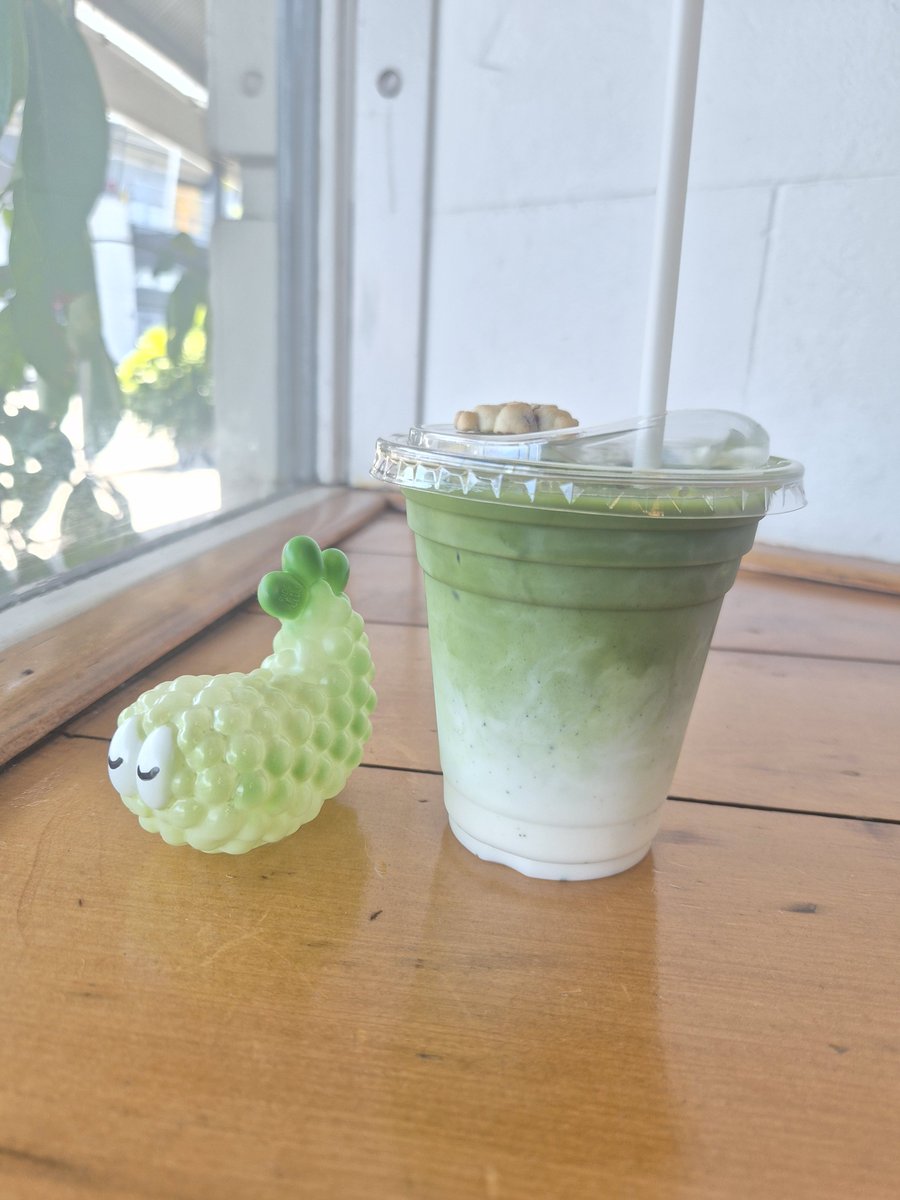 sideeyeclub's tweet photo. 🍤Deep fried update🍤
A unexpected culinary creation has hit Oily's Diner! Introducing the super limited Matcha Latte flavour! He's very good at savouring the moment. 
Find him at Moulded Sofubi Showcase 12-5pm this saturday October 3 at Netherworld
.
.
#sofubi #ソフビ#arttoys https://t.co/e673zZnGmI