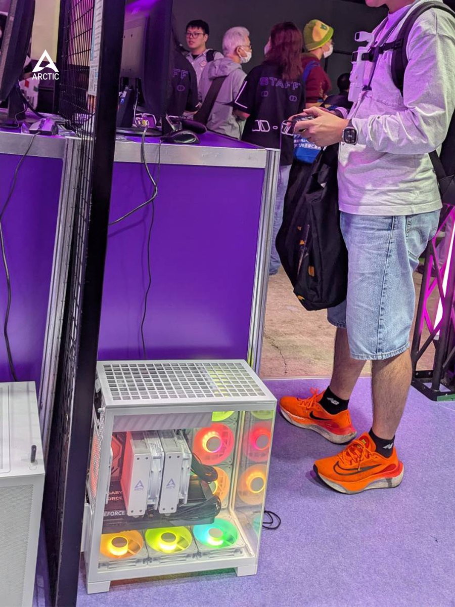 ARCTIChannel's tweet photo. Tokyo got the first look. You're next 👀

Xtender Mini was at #TGS2026 — here's a closer view of the case, plus a few visitors putting it through its paces 🎮

Coming soon, stay tuned ❄️🤫
-
#CooledByARCTIC #ARCTICCooling #TGS #TokyoGameShow https://t.co/dYBltFVnhz